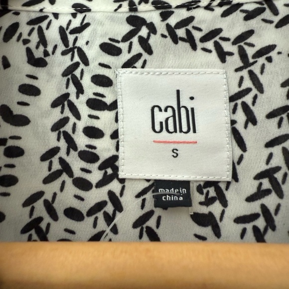 CABI Split Back Button Up Top - Picture 3 of 6